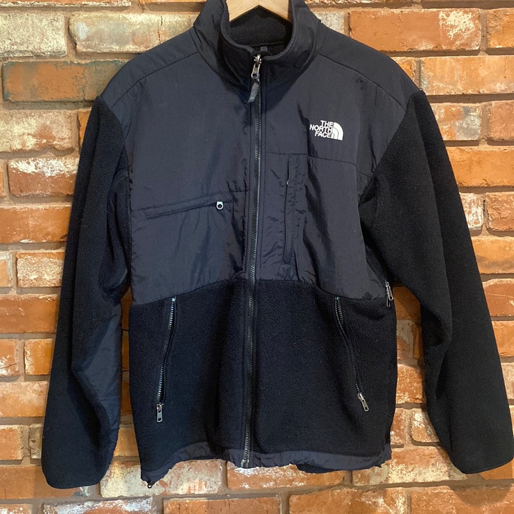 Black men’s north face jacket